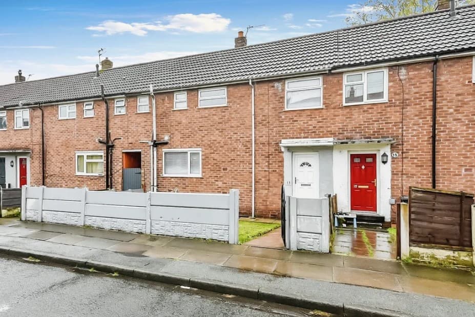 3bedroom home for sale in Clifton, Manchester with garden